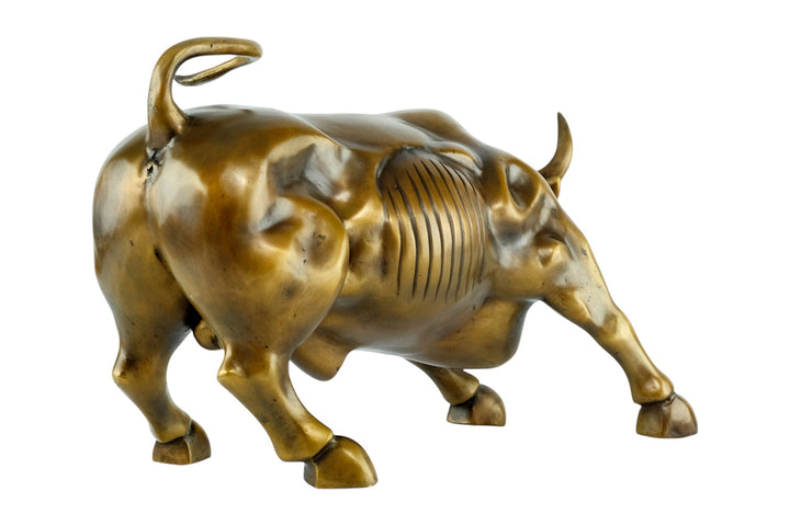 Bronze sculpture of the bull of wall street