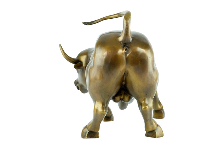 Bronze sculpture of the bull of wall street