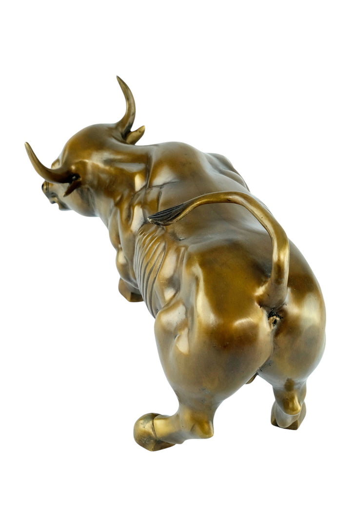 Bronze sculpture of the bull of wall street