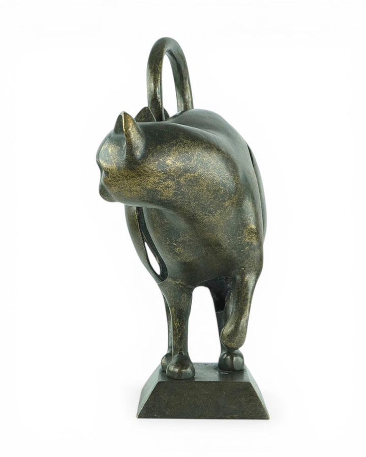 Modern bronze sculpture of a cat by Ben Wouters