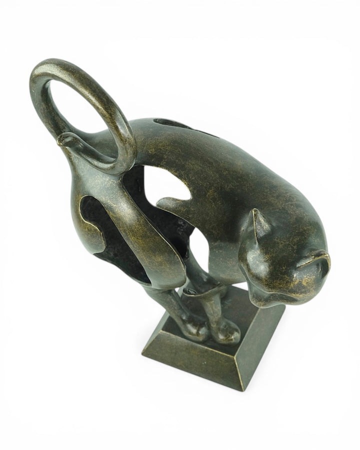Modern bronze sculpture of a cat by Ben Wouters