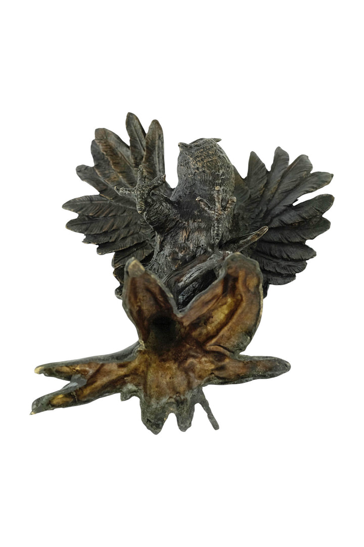 Bronzeskulptur einer Eule - Landung mit offenen Flügeln