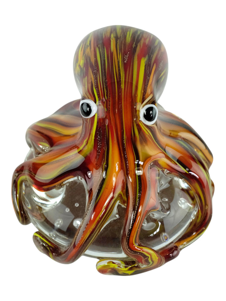 Sculpture en verre colorée d’une pieuvre aux tentacules ondulants
