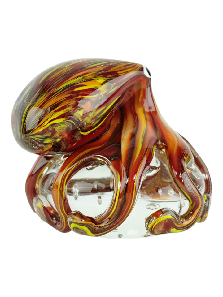 Sculpture en verre colorée d’une pieuvre aux tentacules ondulants
