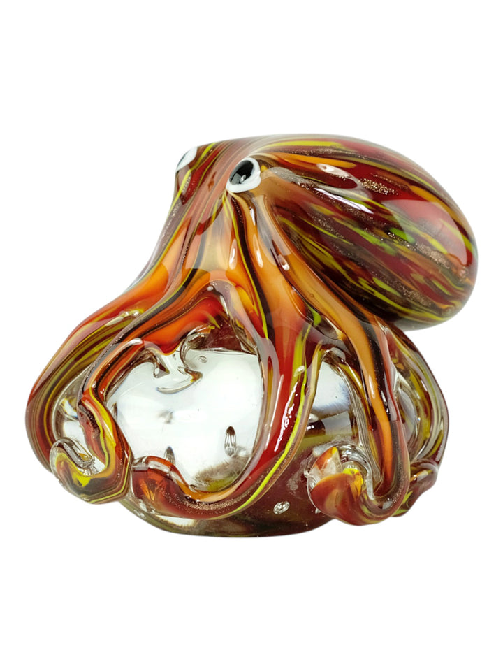 Sculpture en verre colorée d’une pieuvre aux tentacules ondulants