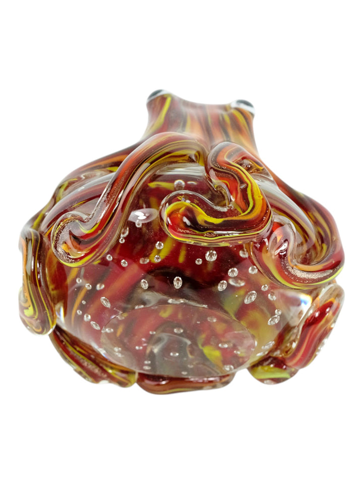Sculpture en verre colorée d’une pieuvre aux tentacules ondulants