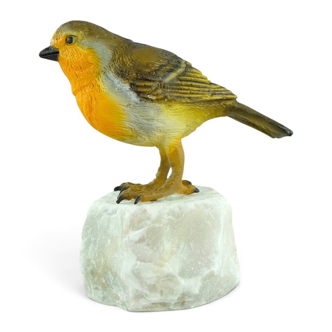 Scultura in bronzo raffigurante un pettirosso europeo su pietra naturale