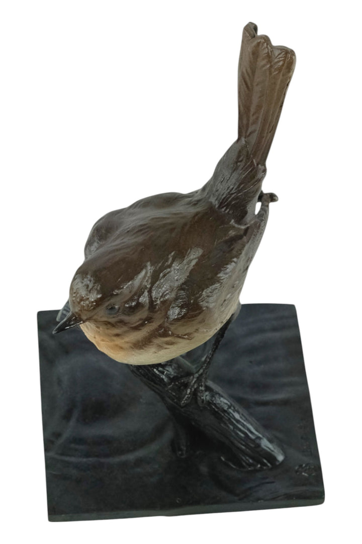Wiener Bronze Skulptur eines Rotkehlchens auf einem Zweig
