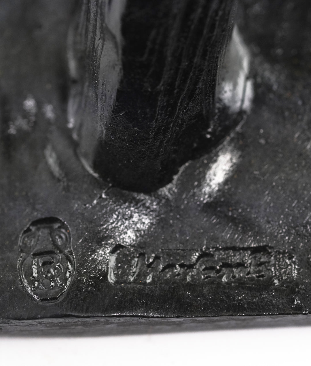 Wiener Bronze Skulptur eines Rotkehlchens auf einem Zweig