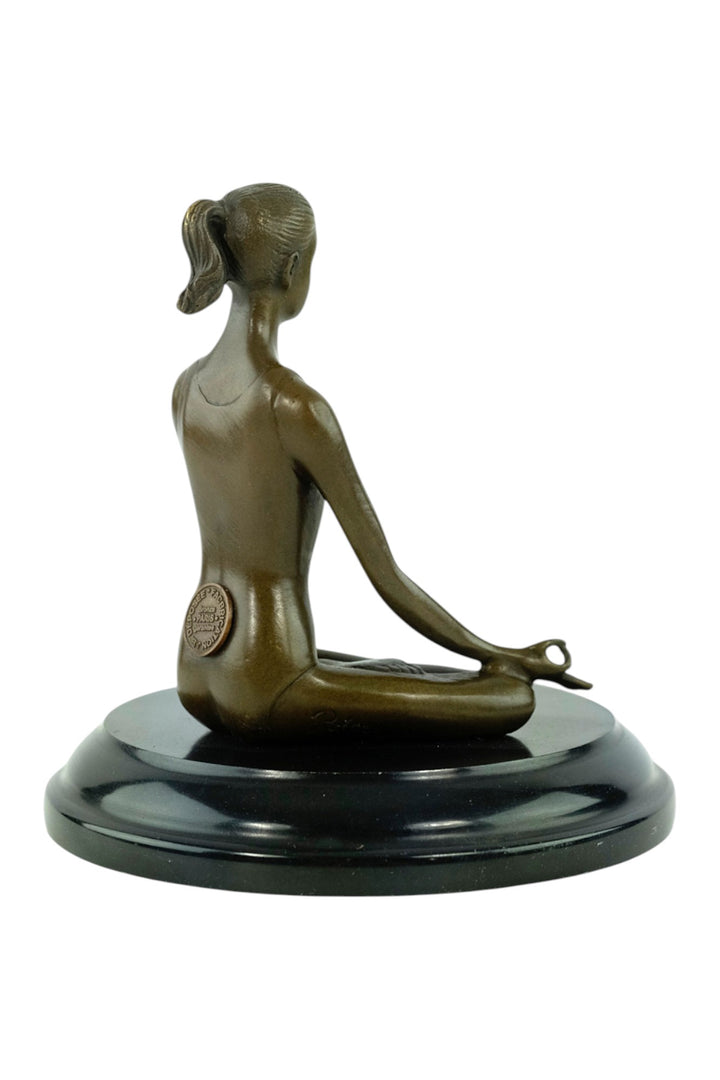 Bronze-Skulptur einer meditierenden Frau