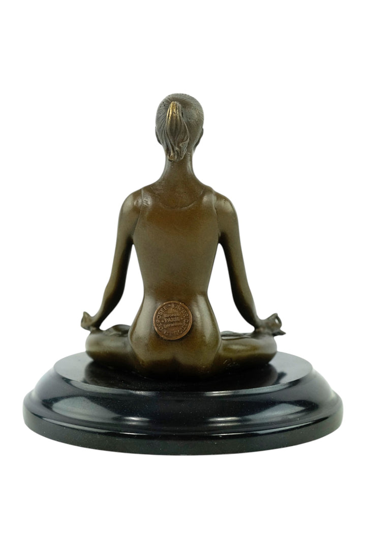Bronze-Skulptur einer meditierenden Frau