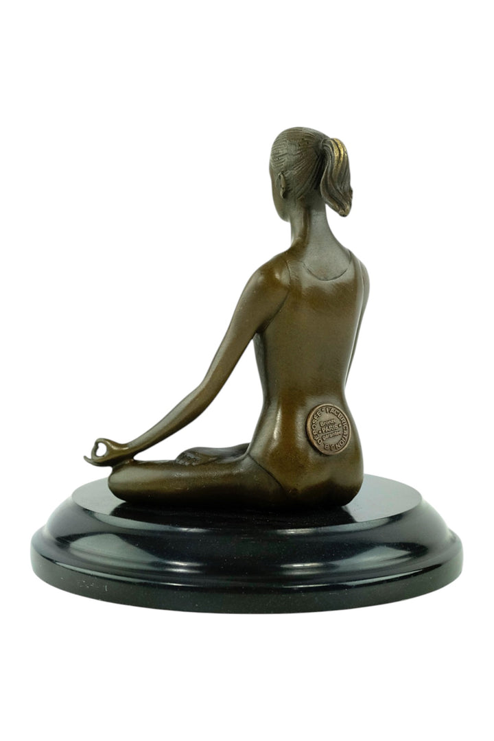 Bronze-Skulptur einer meditierenden Frau