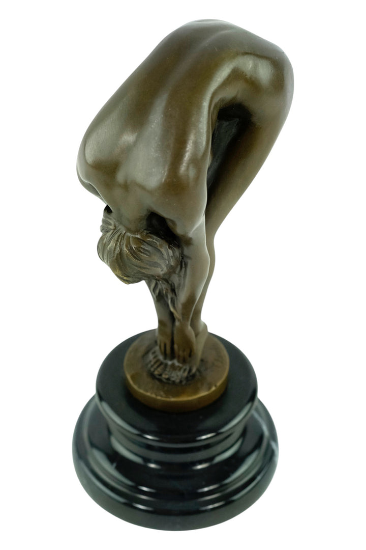 Bronze-Skulptur einer weiblichen Aktfigur in anmutiger Biegung