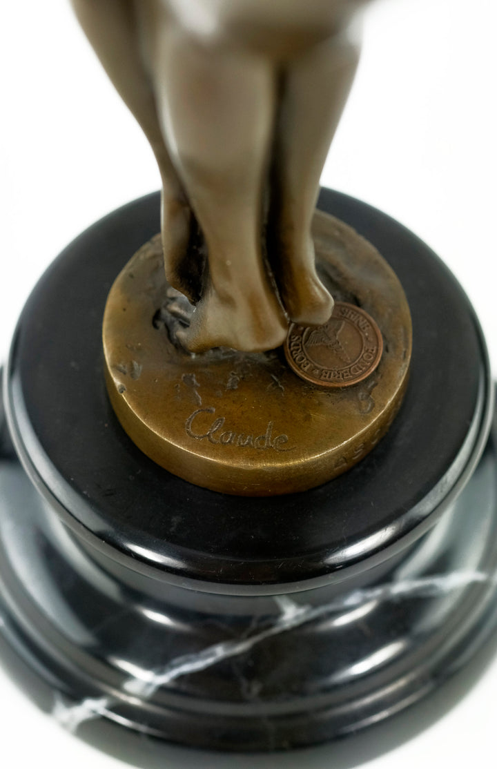 Bronze-Skulptur einer weiblichen Aktfigur in anmutiger Biegung