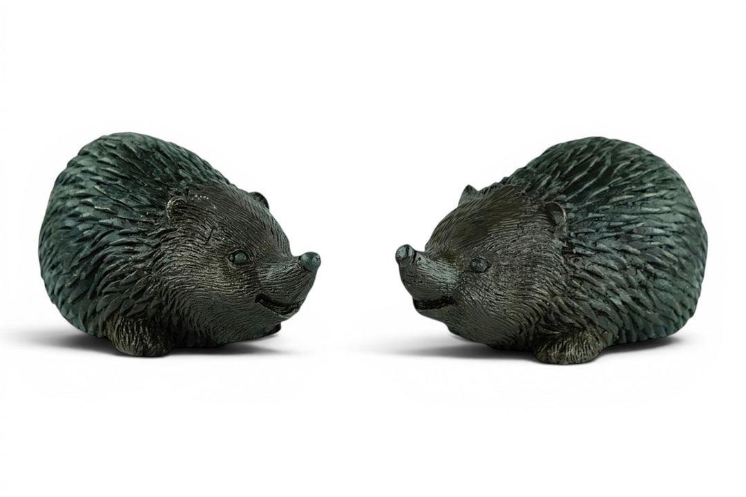 Paar bronzen egel beelden