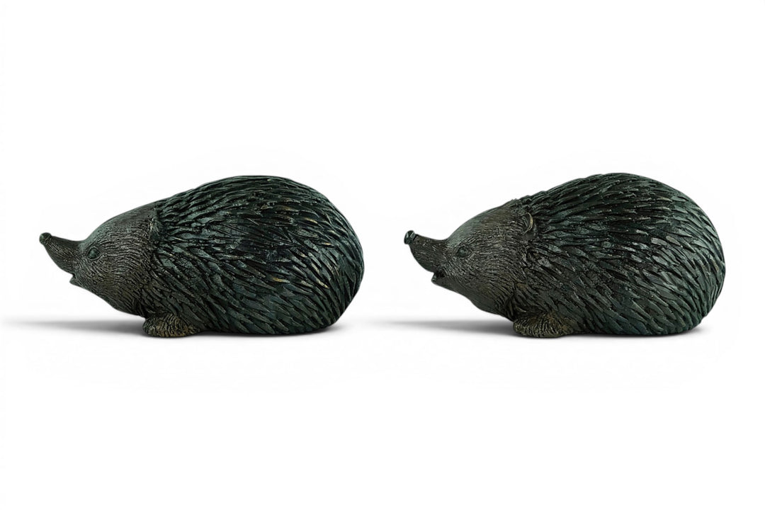 Paar bronzen egel beelden