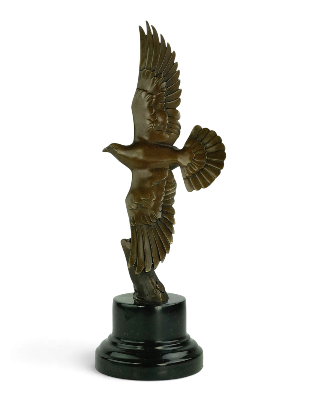 Bronzeskulptur einer fliegenden Taube