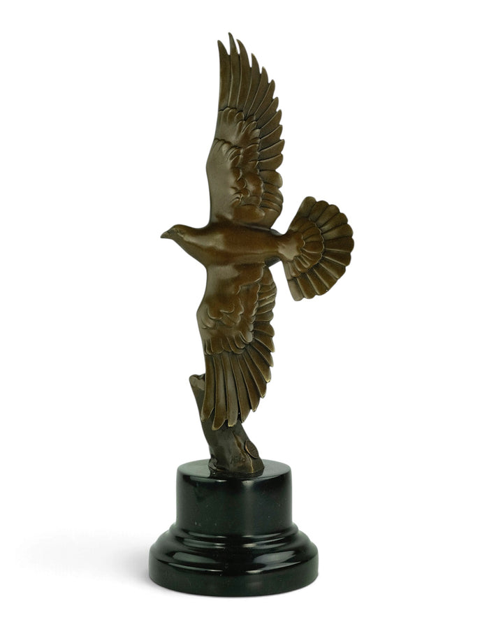 Bronzeskulptur einer fliegenden Taube