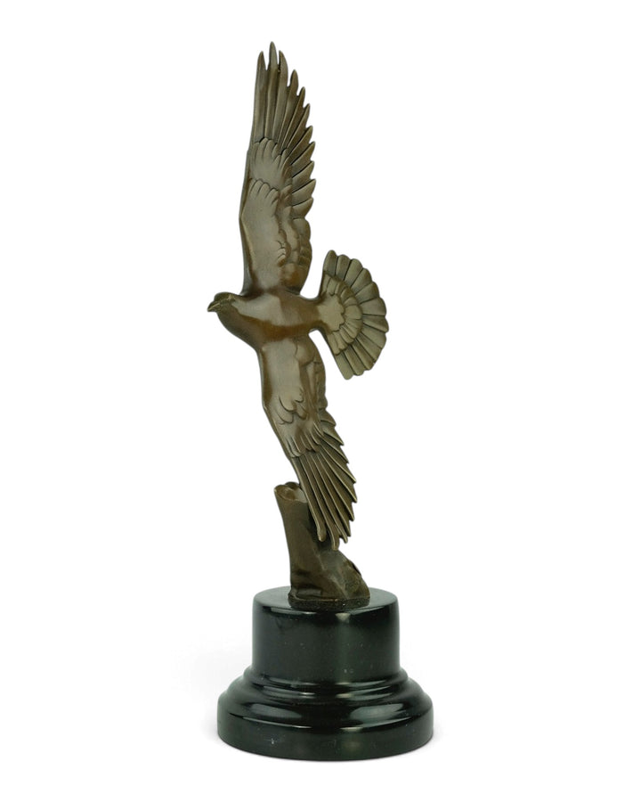 Bronzeskulptur einer fliegenden Taube