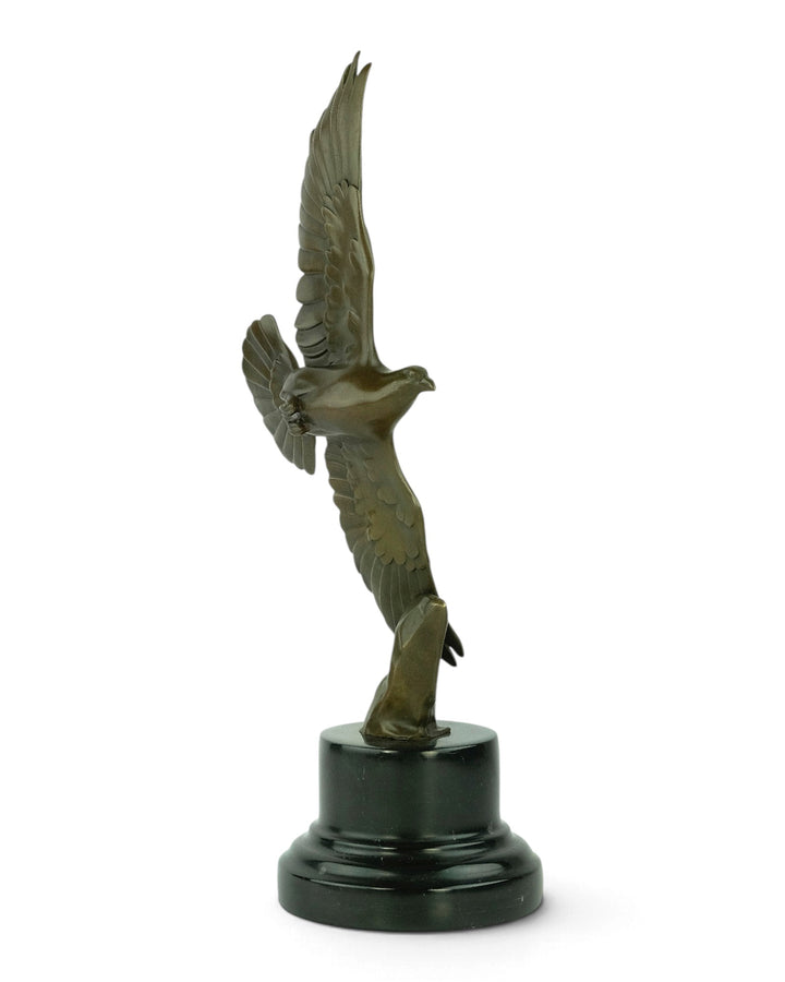 Bronzeskulptur einer fliegenden Taube