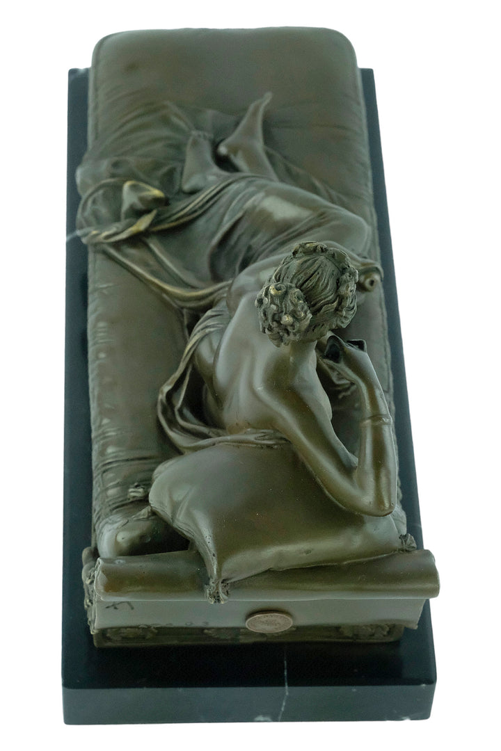 Bronze statue of Pauline Bonaparte reclined on a chaise longue, inspired by Antonio Canova's Venus Victrix.