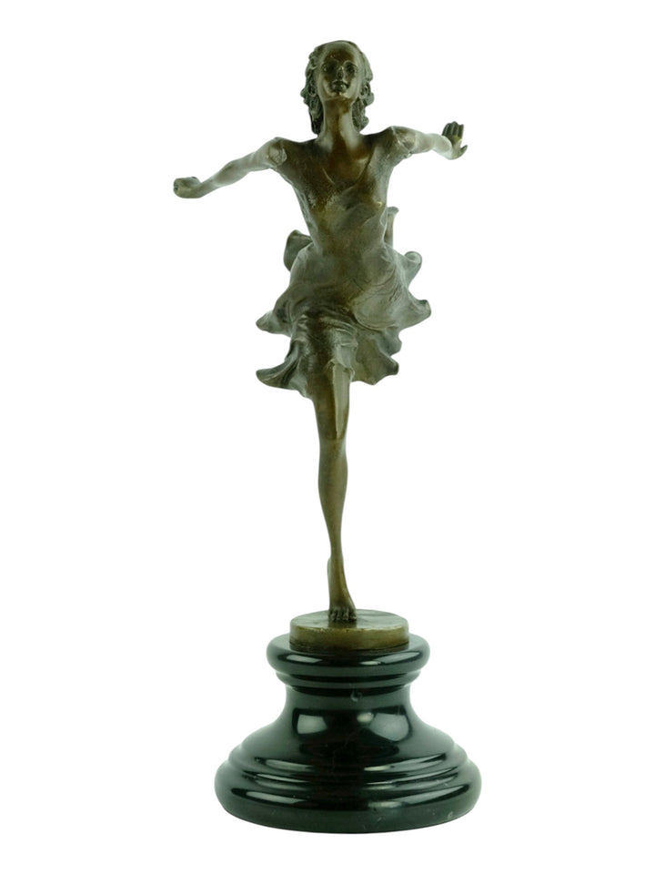 Bronzen beeld van een vrouw die sierlijk danst
