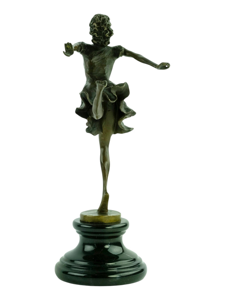 Bronzen beeld van een vrouw die sierlijk danst