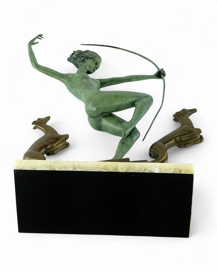 Bronzeskulptur der Diana, der Jägerin, mit springenden Rehen – nach Bouraine