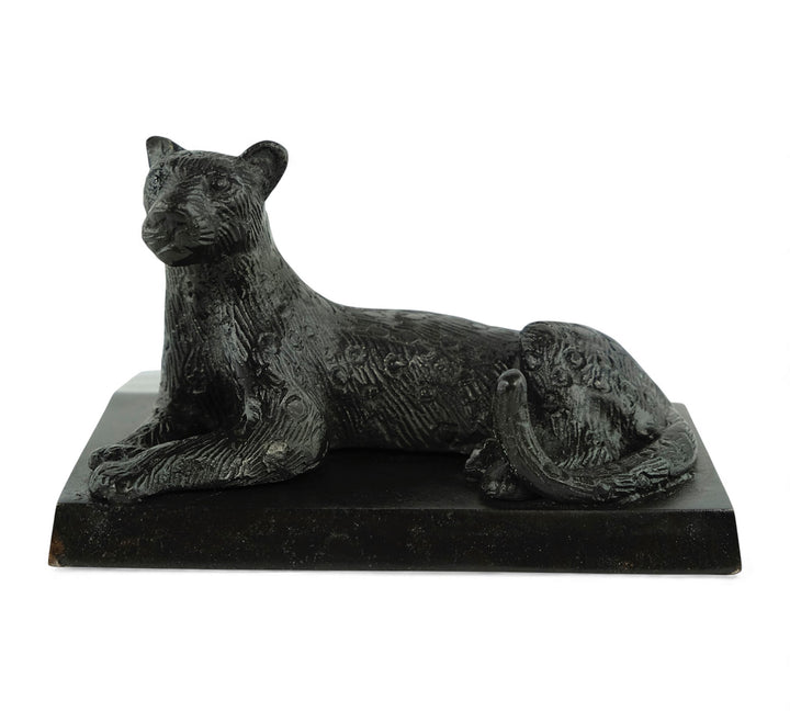 Vintage bronzen deurstopper met een liggende luipaard