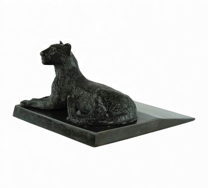 Vintage bronzen deurstopper met een liggende luipaard