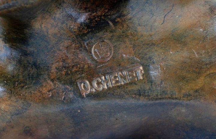 Bronzen beeld van een ijsbeer van de gieterij Pierre Chenet