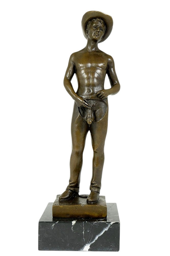 Escultura de bronce de un vaquero gay