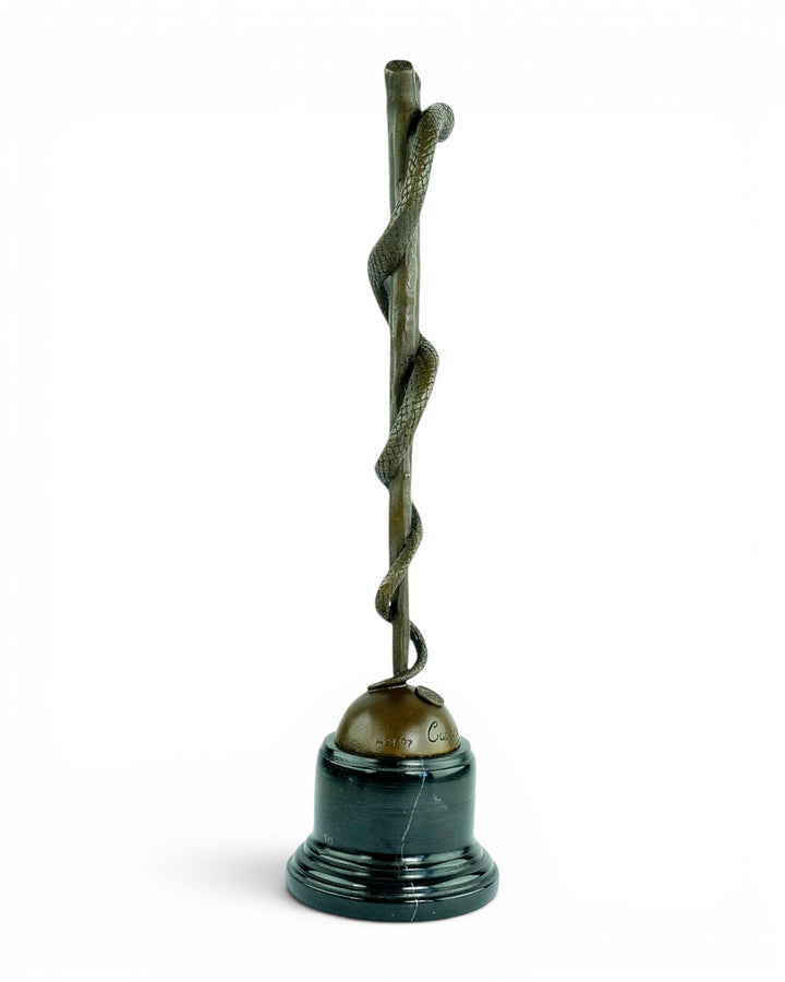 Bronzen beeld van de caduceusstaf van Asclepius
