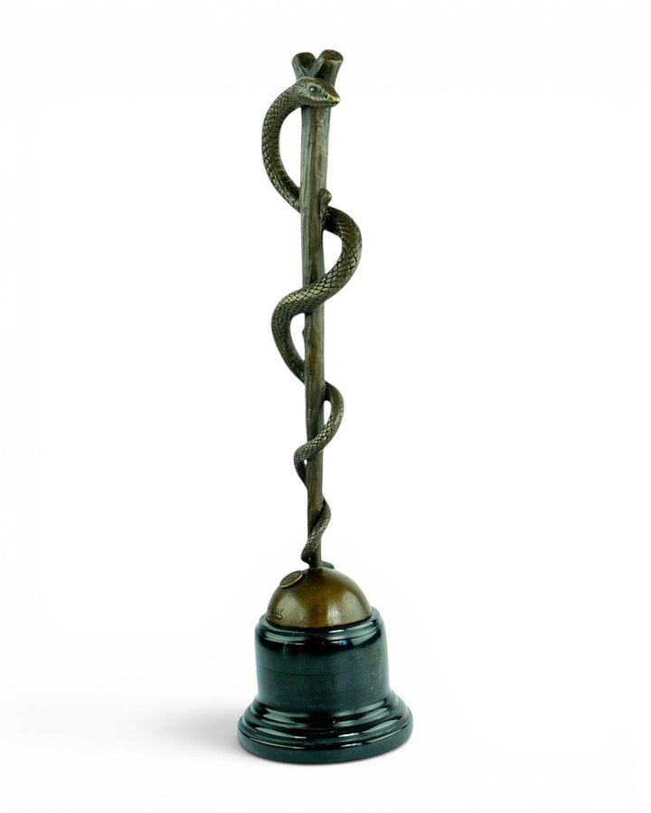 Bronzen beeld van de caduceusstaf van Asclepius
