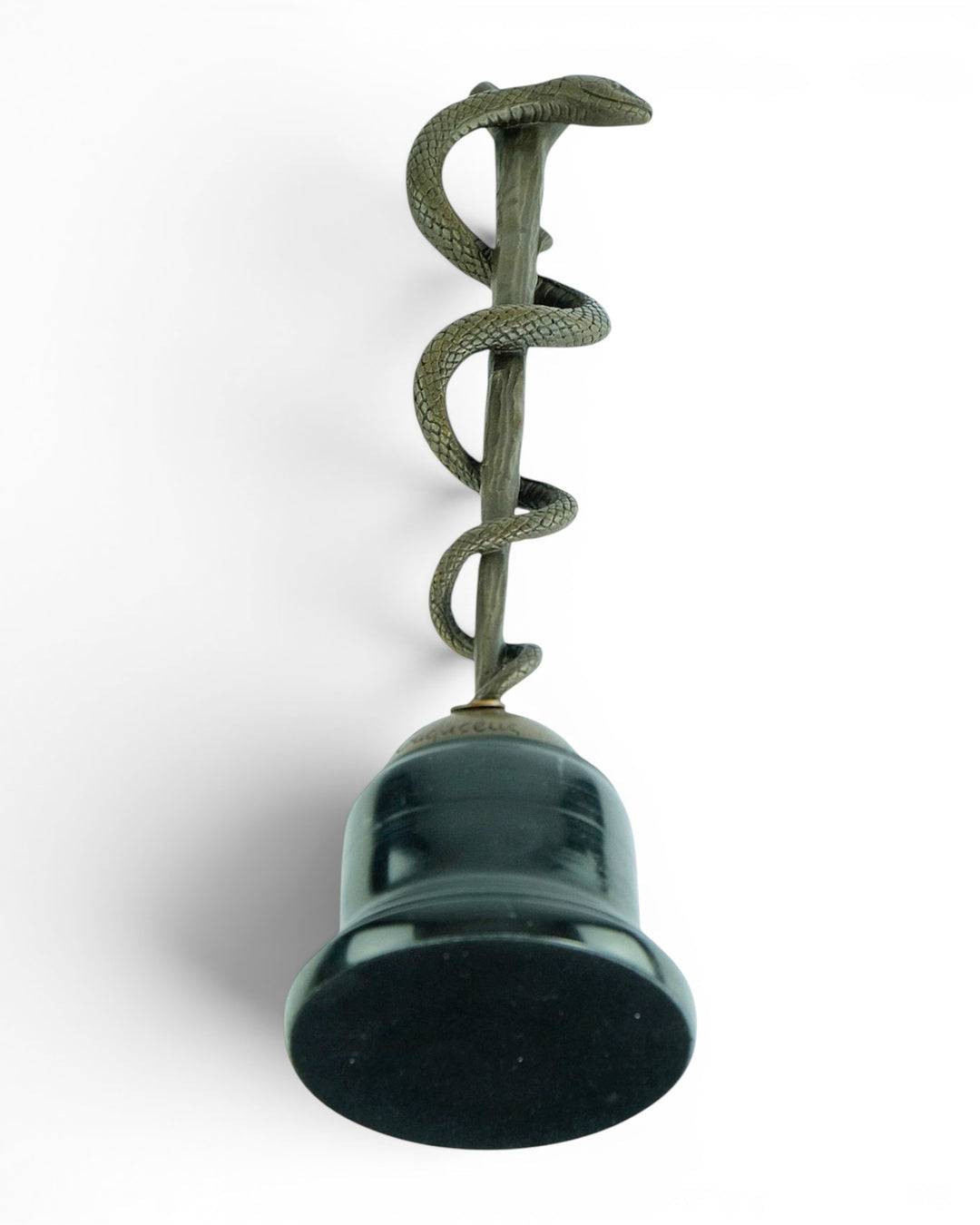 Bronzen beeld van de caduceusstaf van Asclepius