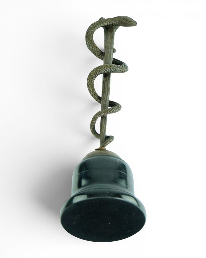 Bronzen beeld van de caduceusstaf van Asclepius