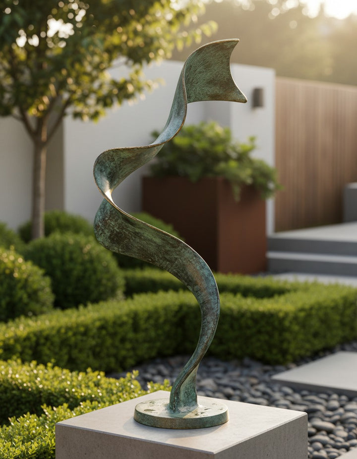Scultura astratta in bronzo dalle forme fluide di Ben Wouters