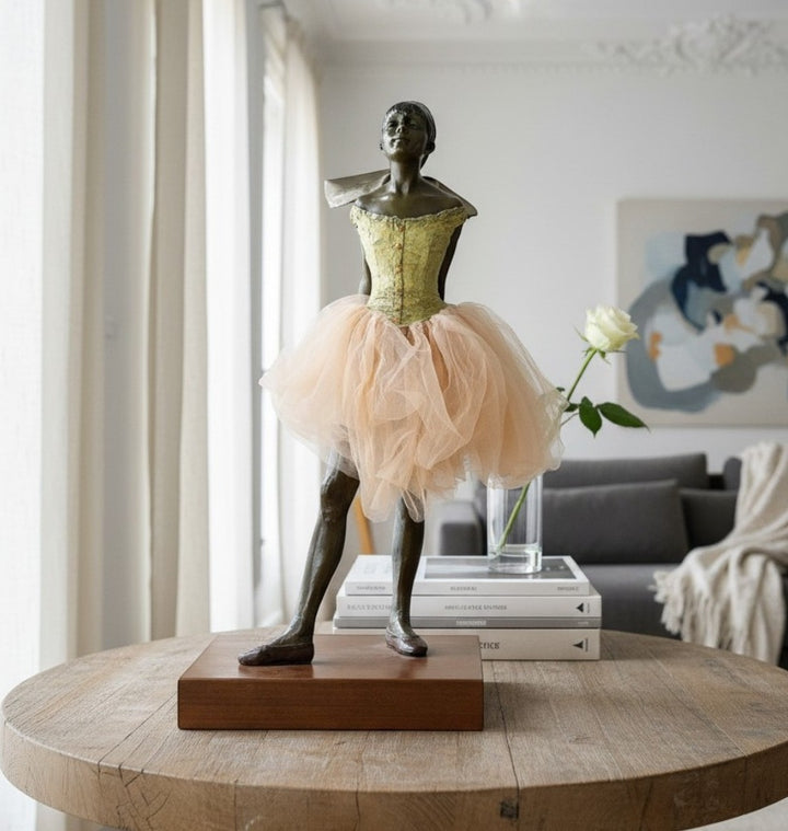 Groot bronzen beeld van De kleine danseres op veertienjarige leeftijd naar Edgar Degas