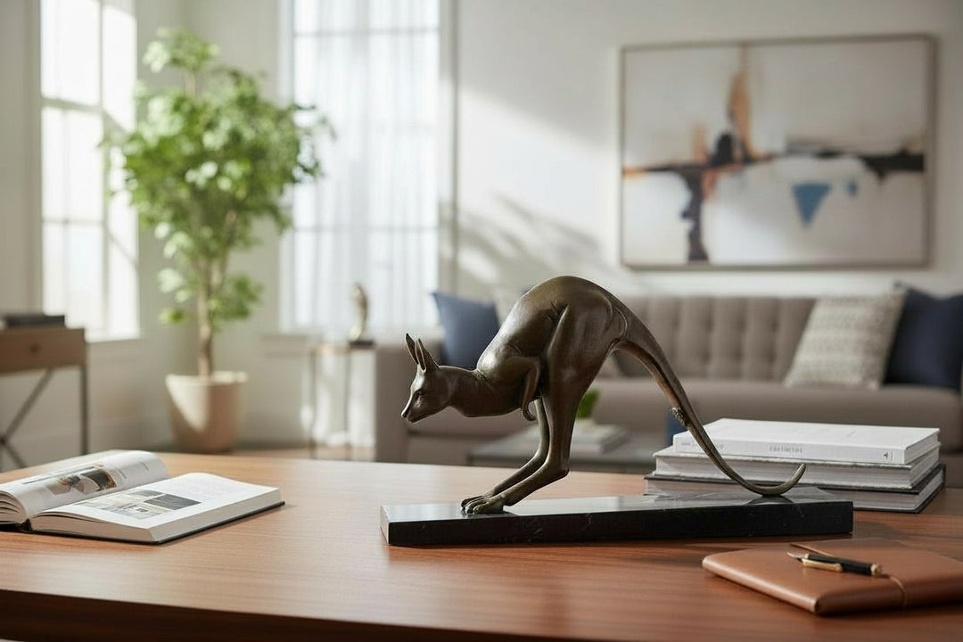Escultura de canguro en bronce inspirada en Jean Théodore Delabasse.