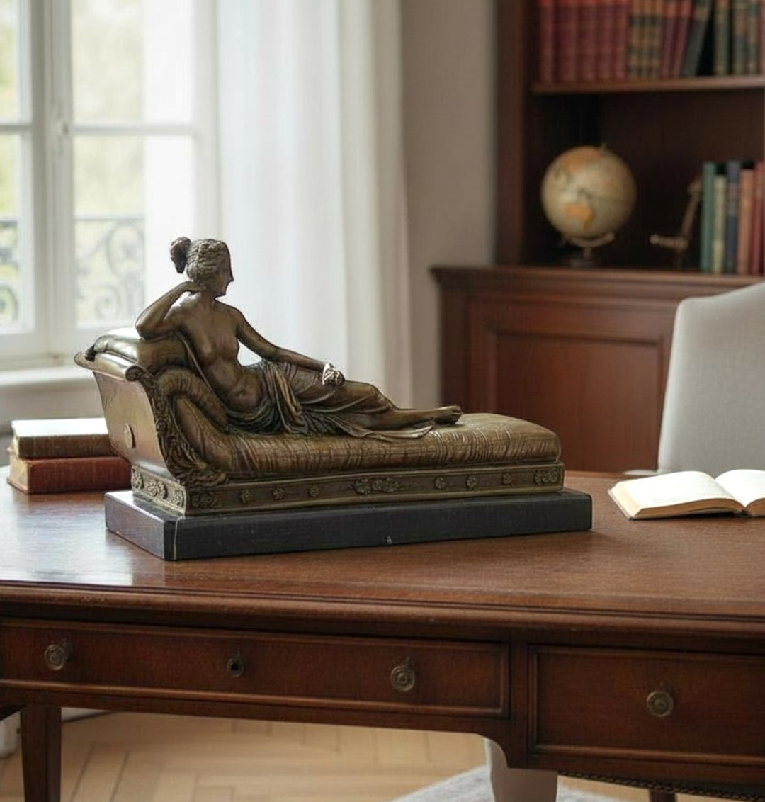 Bronzeskulptur von Pauline Bonaparte auf einer Chaiselongue