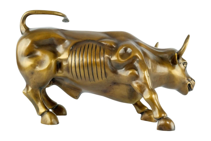 Bronze sculpture of the Wall Street bull, symbolizing strength and financial optimism, measuring 42 x 24 cm.