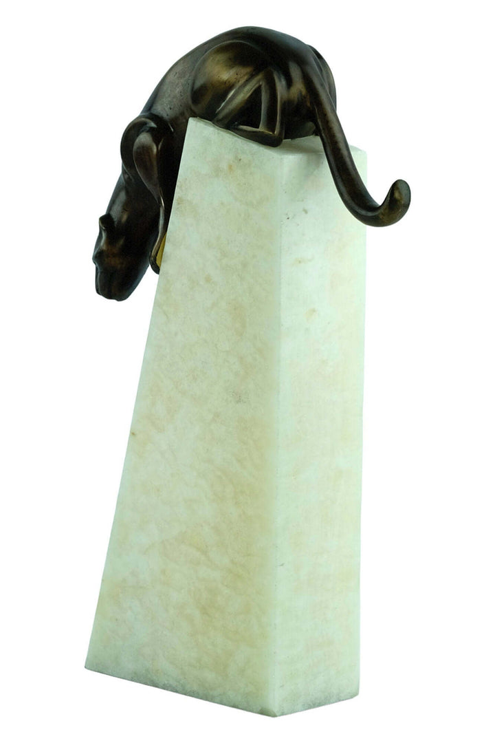 Bronze sculpture of a descending panther on an onyx column, Art Deco style by Jose Moriano, 27x17 cm.