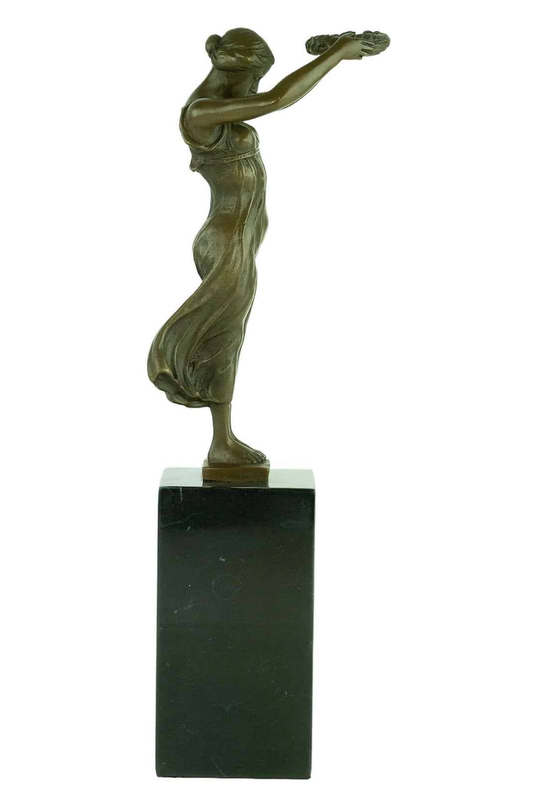 Bronze sculpture of Gelle Fra 'The Golden Lady', holding a wreath, by Claus Cito, commemorating WWI victims.