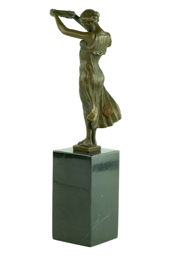 Bronze sculpture of Gelle Fra holding a wreath, representing 'The Golden Lady' monument by Claus Cito.