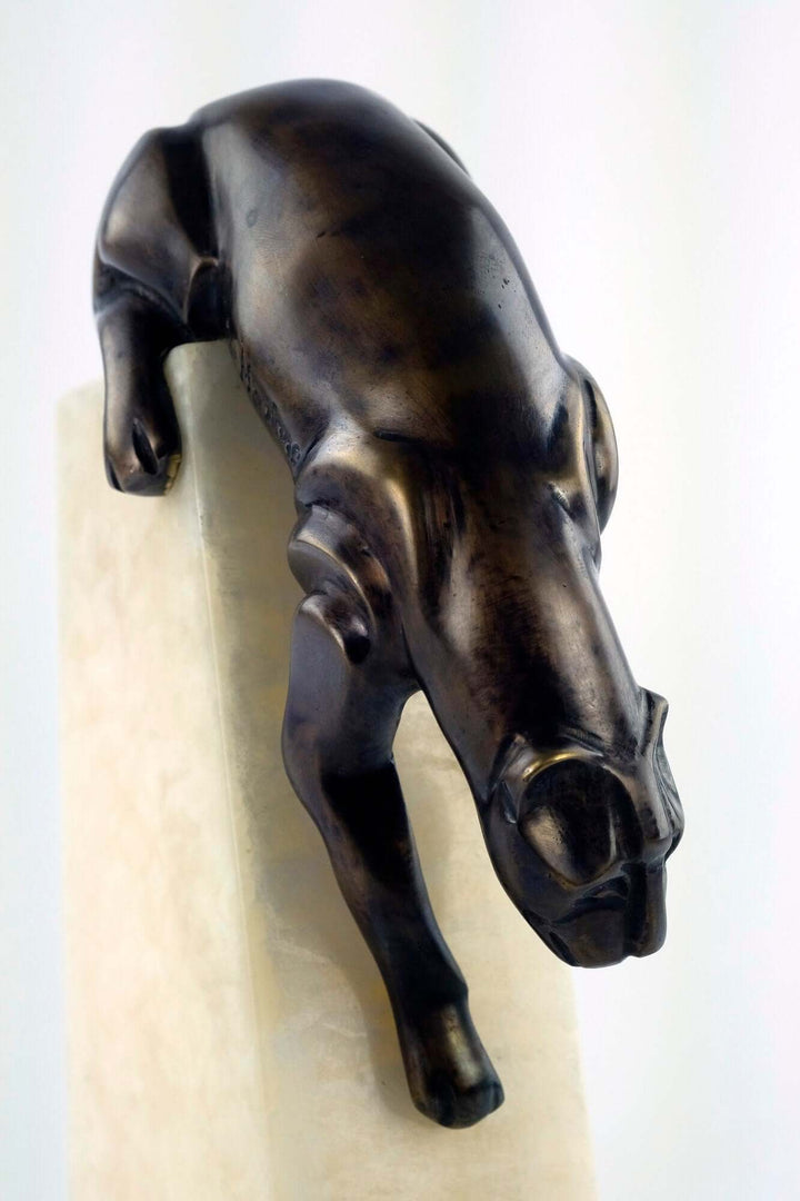 Art Deco bronze sculpture of a descending panther on onyx column by Jose Moriano, dimensions 27x17 cm.