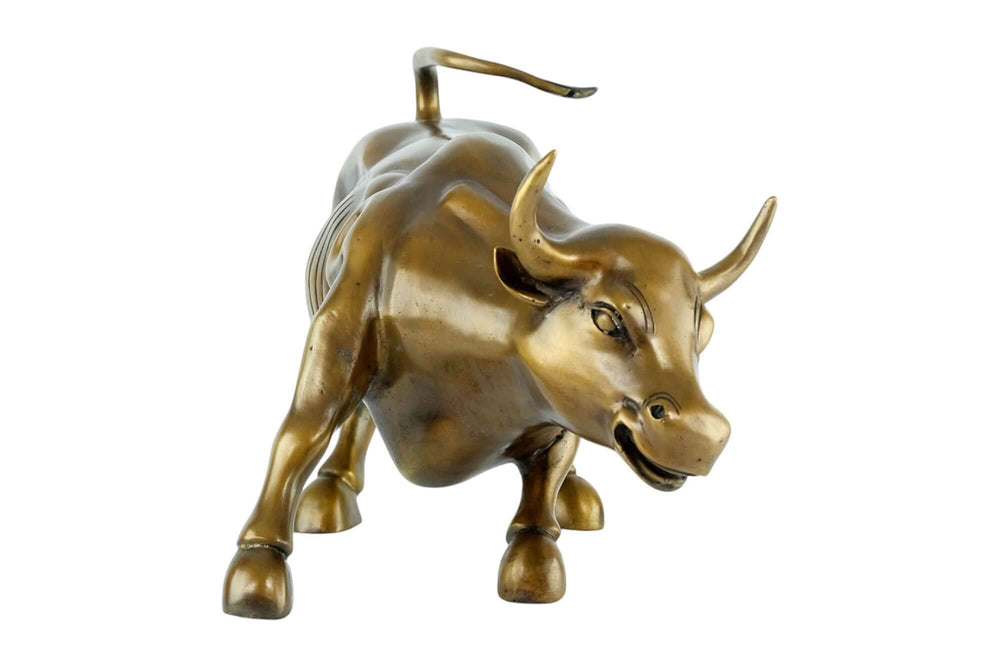 Bronze sculpture of Wall Street bull symbolizing strength and financial optimism, 42 x 24 cm, 5.8 kg.