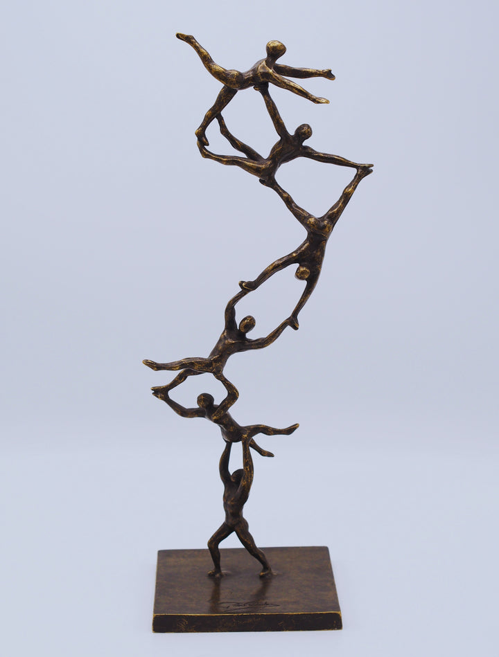 Bronze sculpture 'Together to the Top'