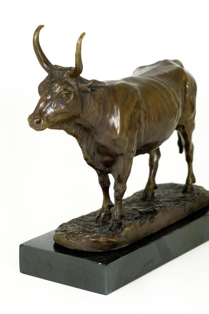 Bronze Sculpture of a Standing Bull with Big Horns - Home Deco Statue - Animal Art Figure