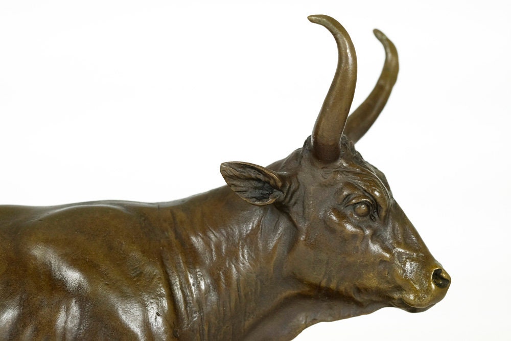 Bronze Sculpture of a Standing Bull with Big Horns - Home Deco Statue - Animal Art Figure