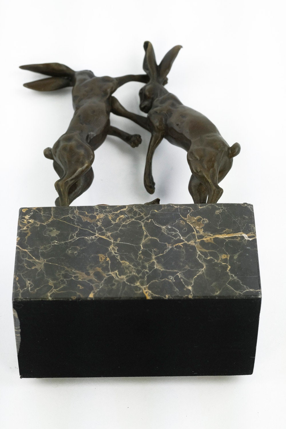 Bronze Sculpture of Two Boxing Hares Bronze Animal Art Figurine Fighting Hares Statue Hunting Collectable Animal Decoration Bunnies Art